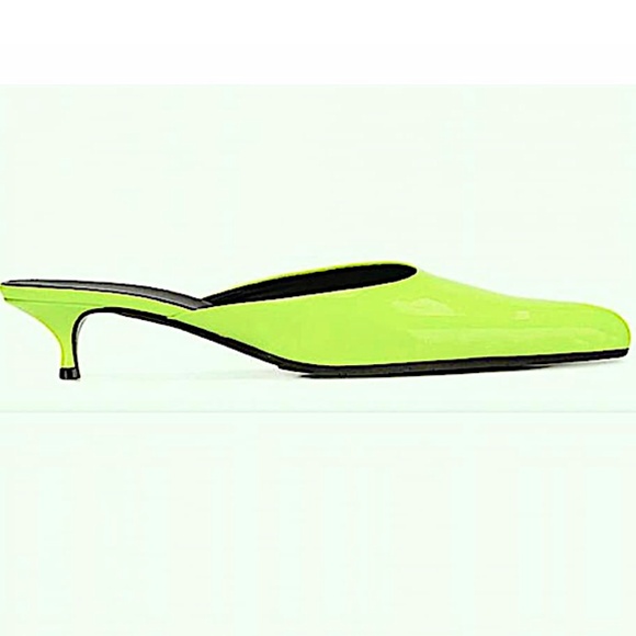 Balenciaga  PATENT LEATHER MULES in neon - Picture 7 of 9